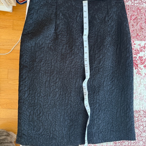 Louben skirt, size 10, black, embossed fabric, very elegant - Picture 4 of 5